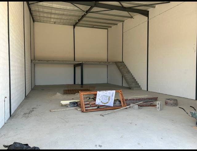 240M² WAREHOUSE TO LET IN FISANTEKRAAL